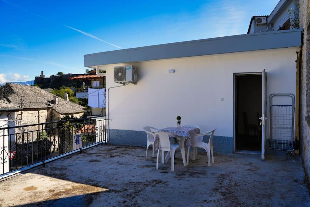 Emblematic House 3 Apartment Gjirokaster Exterior photo