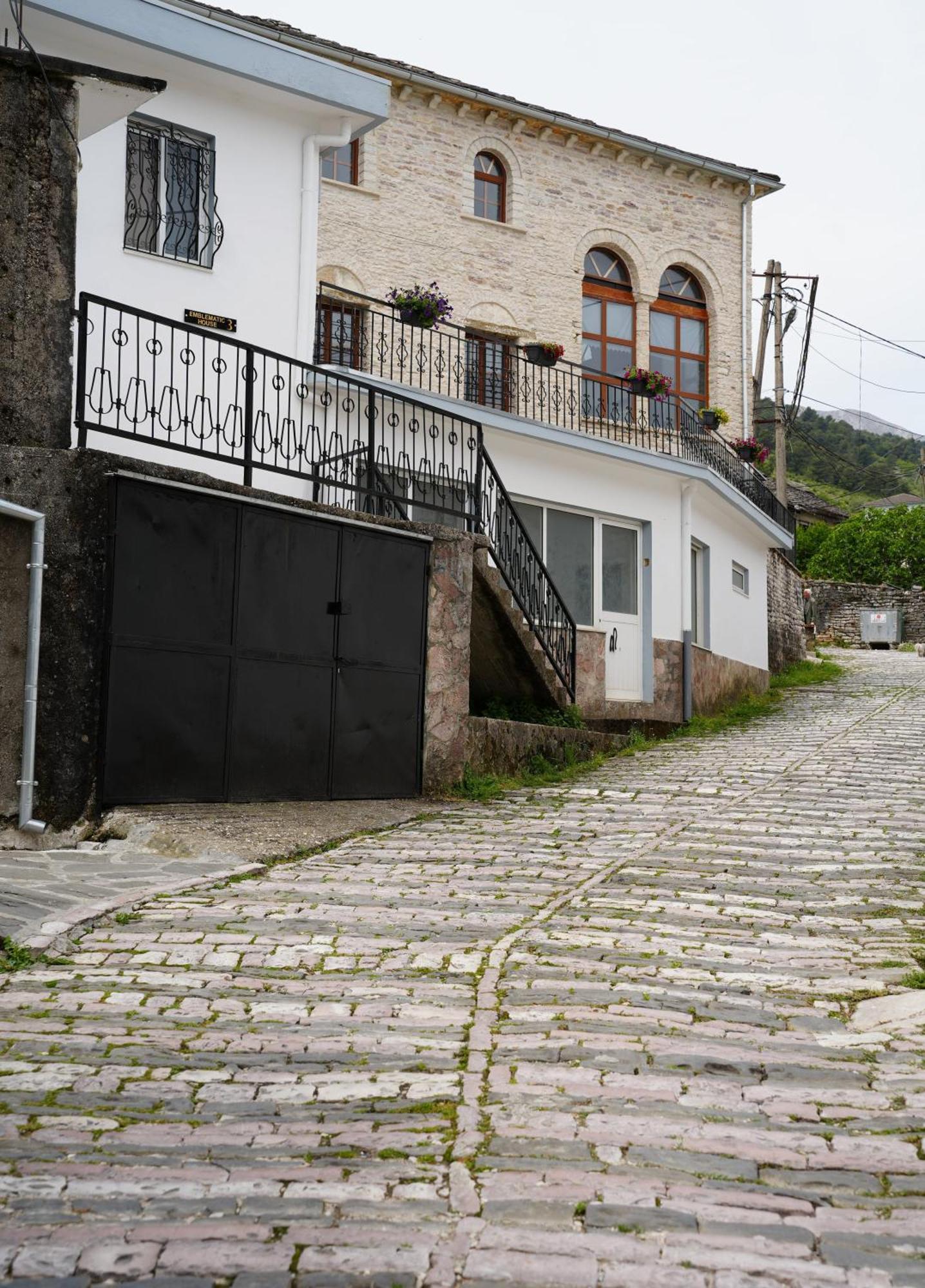 Emblematic House 3 Apartment Gjirokaster Exterior photo